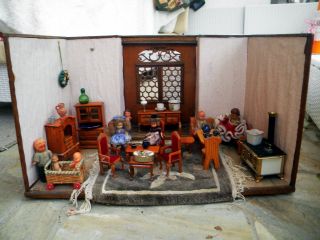 Alte Antike Puppenstube Mit Möbel Puppen Einrichtung Küche Wohnzimmer Erker Bild