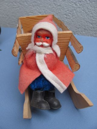 Alter Weihnachtsmann Auf Seinem Schlitten - Mit Pappmaschee - Gesicht Bild