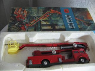 Blech Spielzeug Feuerwehrauto Drehleiter Ca.  1966 Bild