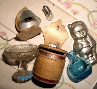 Pressglas,  Lämpchen,  Salzfass Etc.  Antik.  Größere Puppenstube.  Rauchfang Bild