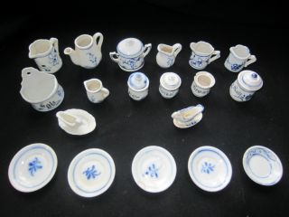 20 Teile Aus Porzellan Mit Blauem Dekor Um 1900 Für Puppenküche Puppenstube Bild