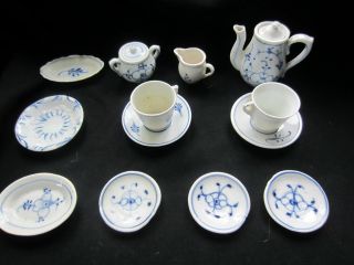 13 Teile Porzellan Mit Blauem Dekor Um 1900 Für Puppenküche Puppenstube Bild