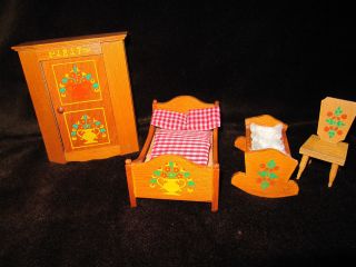 Puppenstubenzubehör Altes Möbel Aus Holz Bild
