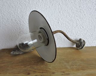 Art Deco Bauhaus Lampe Wandlampe Hoflampe Ausleger Glaskolben Emailschirm Bild