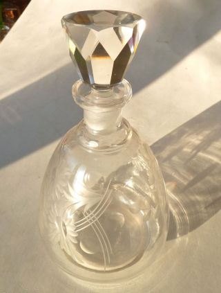 Glaskaraffe Mit Geschliffenem Glasverschluss Bild