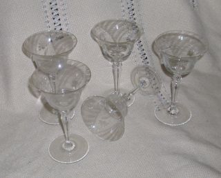 5 Wunderschöne Gläser,  Portwein -,  Sherry -,  Aperitif -,  Südwein -,  Likörgläser Bild