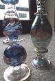 2 Parfüm Flakon Glaskunst.  18 Und 19 Cm Hoch Sammlerglas Bild 1