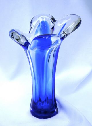 Kleine Glasvase In Vollendeter Jugendstil - Form,  Transparent/blaues Glas. Bild