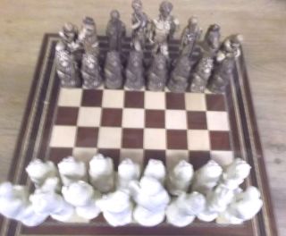 Derorative Schachfiguren Aus Alabaster Bild