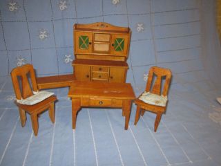 Alte Möbel Für Die Puppenküche (stube) Bild