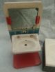 Antikes Badezimmer Porzellan Waschbecken.  Badewanne Puppenstube Original, gefertigt vor 1970 Bild 1