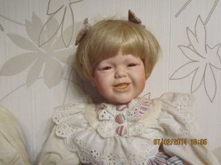 Porzellan Puppe - Künstlerpuppe - Sammlerpuppe - Mädchen - 90er Jahre Bild