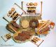 11 Brote In Körben Und Kiste,  Dazu Deko U.  Plakate Für Kaufladen U.  Puppenhaus 1:12 Nostalgieware, nach 1970 Bild 2