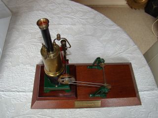 Dampfmaschine Von Bing Ca.  1916 Auf Holzplatte Mit Transmission Bild