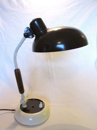 Alte Tischlampe Schreibtischlampe Büro Werkstatt Industrie Loft Bauhaus Stil Bild