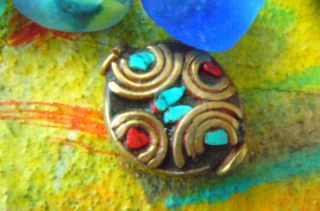 Letzte Kleine Nepali - Perle In Buttonform - Türkis,  Koralle,  Bronze - Handmade - Bild