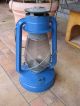 Petroleumlampe,  Petroleum Laterne,  Sturmlampe,  H Inl.  Bügel 40 Cm,  1300 G,  Blau Gefertigt nach 1945 Bild 1