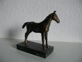 Bronze Pferd Skulptur Pfolen Auf Marmor - Sockel Bild