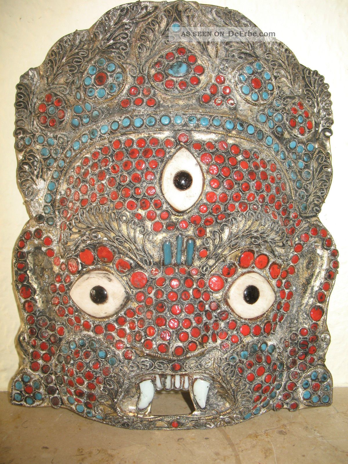 Mahakala - Maske.  17,  5 Cm.  X 21 Cm.  Mit Knochen Und Echten Steinen.  Auf Messing. Entstehungszeit nach 1945 Bild