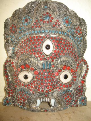 Mahakala - Maske.  17,  5 Cm.  X 21 Cm.  Mit Knochen Und Echten Steinen.  Auf Messing. Bild