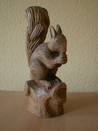 Holzfigr Eichhörnchen,  Naturholz,  Geschnitzt.  Signiert Und Datiert. Bild