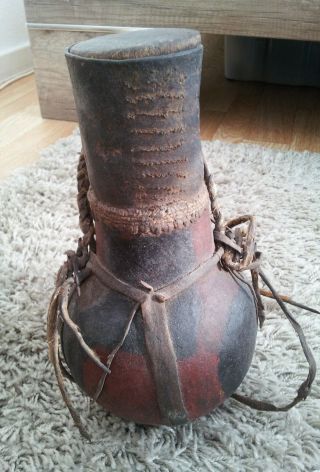Schönes Afrikanisches Gefäß,  Trinkflasche - Sammlerstück,  Tuareg.  Afrika Behälter Bild