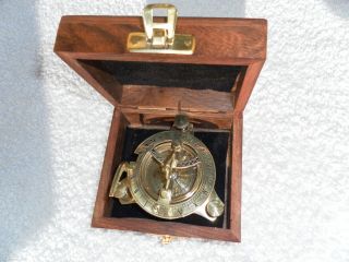 Kompass Mit Holzbox Sonnenuhr Maritim Nautik Schifffahrt Navigation West London Bild