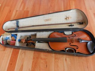 Alte Geige Aus Dachbodenfund Bild