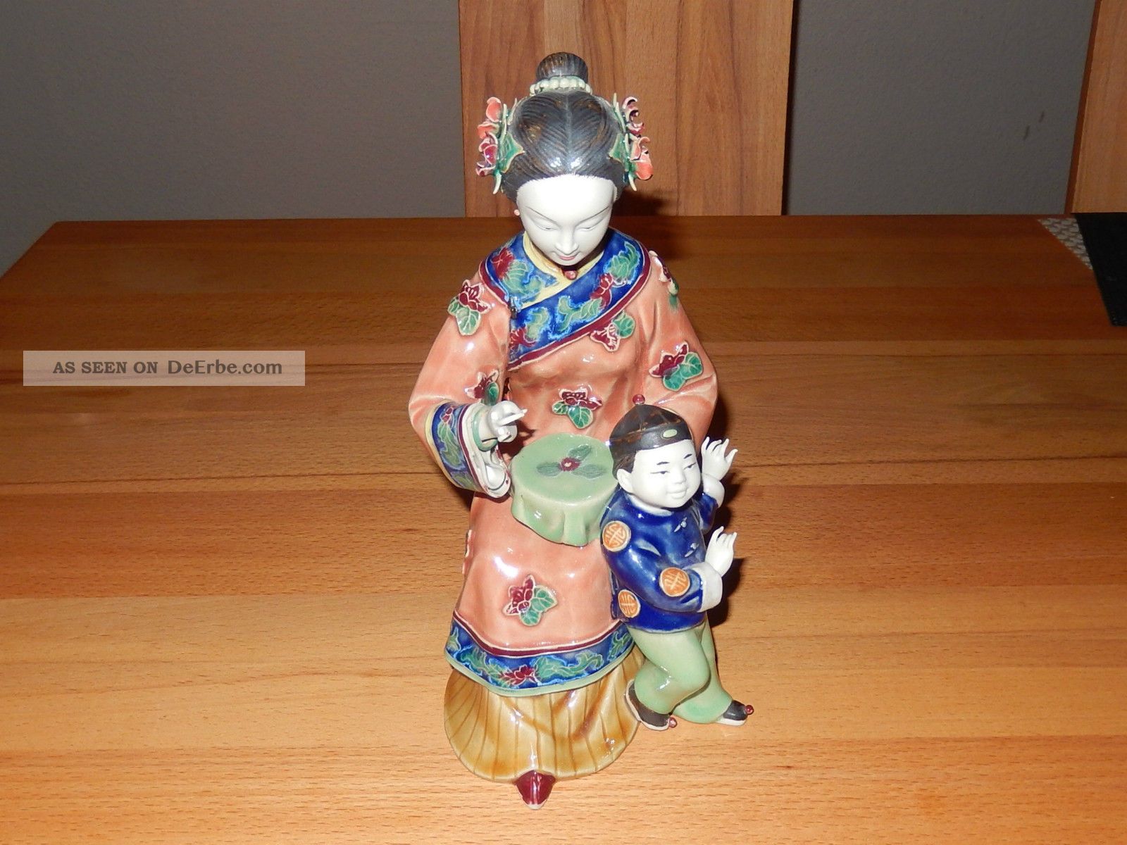 Alte Porzellan Figur Aus China Handarbeit,  Mutterliebe Promi Kunstwerke Signiert Entstehungszeit nach 1945 Bild
