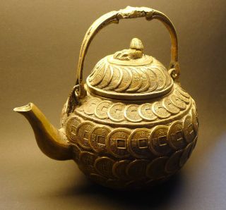 Alte Chinesische Teekanne Mit Lochmünzen / Käschmünzen Dekor,  Bronze,  Rarität Bild