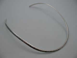 Handarbeit : WunderschÖne Dezente Halsspange In Hammerschlagoptik Aus 925 Silber Bild