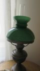 1alt Wunderschönetischlampe Petroleumlampe Elektrisch - Zinn - Grüner Glassschi Gefertigt nach 1945 Bild 2