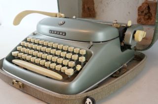 Adler Alpina Schreibmaschine Vintage Alt Geht Mit Koffer Mit Patina Bild