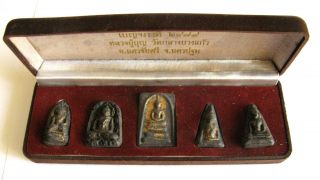 Alte Buddha - Amulett - Sammlung In Schatulle Aus Heiligen Ingredienzen,  20tes Jhd A Bild