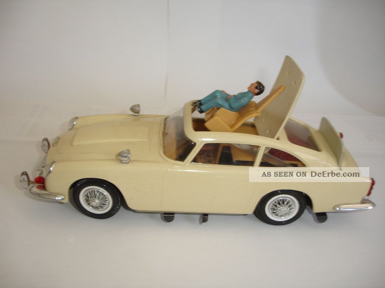 James Bond Auto Von Gama Original, gefertigt vor 1945 Bild