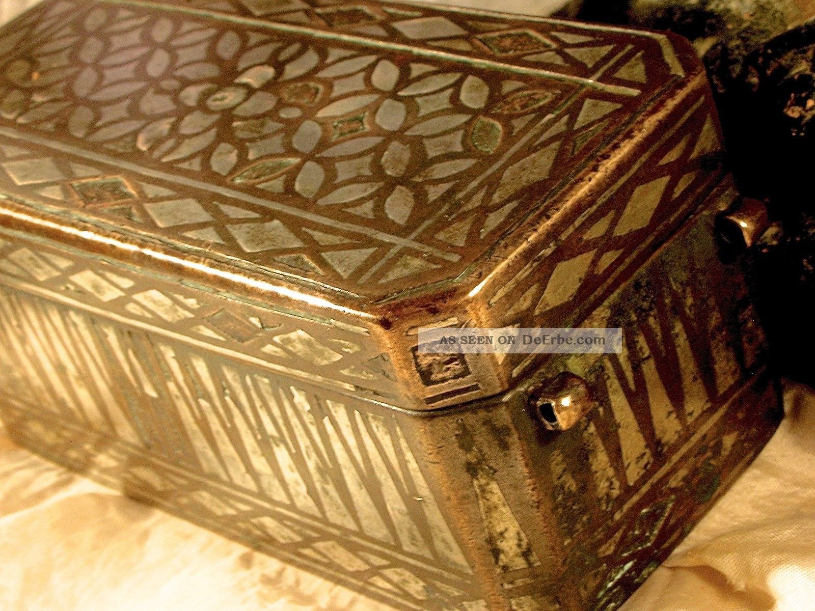 Schwere,  Alte Beteldose,  Bronze,  Silber Tauschiert,  Um 1800 Asiatika: Südostasien Bild