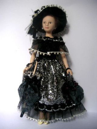 Schwarz - Silbernes Kleid,  Hut,  Schirm Tasche F.  Puppe 1:12 (0218) Bild