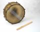 Alte Marsch Trommel / Snare Drum Aus Metall Messing Mit Sticks U.  Teppich Musikinstrumente Bild 1