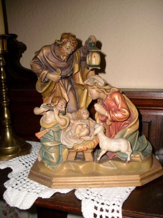 Holzfigur - Heiligenfigur - Krippe - Blockkrippe - Hl.  Familie - Geschnitzt - Bunt - Südtirol Bild