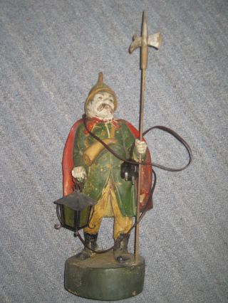 Alte Figur Nachtwächter Mit Helebarde & Laterne Holzfigur Geschnitzt Farbig Bild