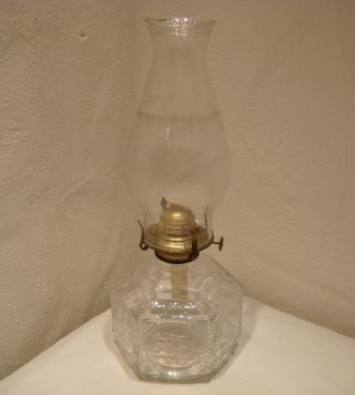 Alte Große Petroliumlampe Aus Glas Tischlampe Glaszylinder Rar - Dachbodenfund Bild