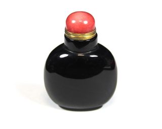 Antikes Schnupftabakfläschchen Snuff Bottle Schwarzes Glas Rund Flach 7 Cm Bild