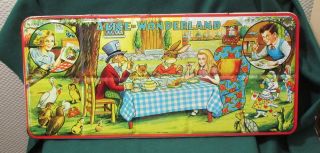 Alice In Wonderland Paint Box: Circa 1952: Große Zinn - Box.  - Grafiken Bild