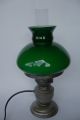 Petroleumlampe Zinnlampe Tischlampe Glaszylinder Grüner Lampenschirm Elektrisch Gefertigt nach 1945 Bild 2