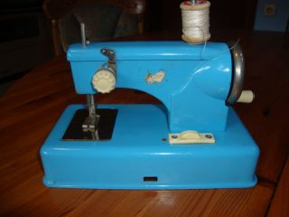 Kinder - Nähmaschine Mit Handbetrieb Aus Den 1950er Bis 60er Jahren,  Casige,  Blau Bild
