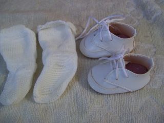Alte Puppenkleidung Schuhe Vintage White Sneaker Shoes Socks 40 Cm Doll 5 1/2 Cm Bild