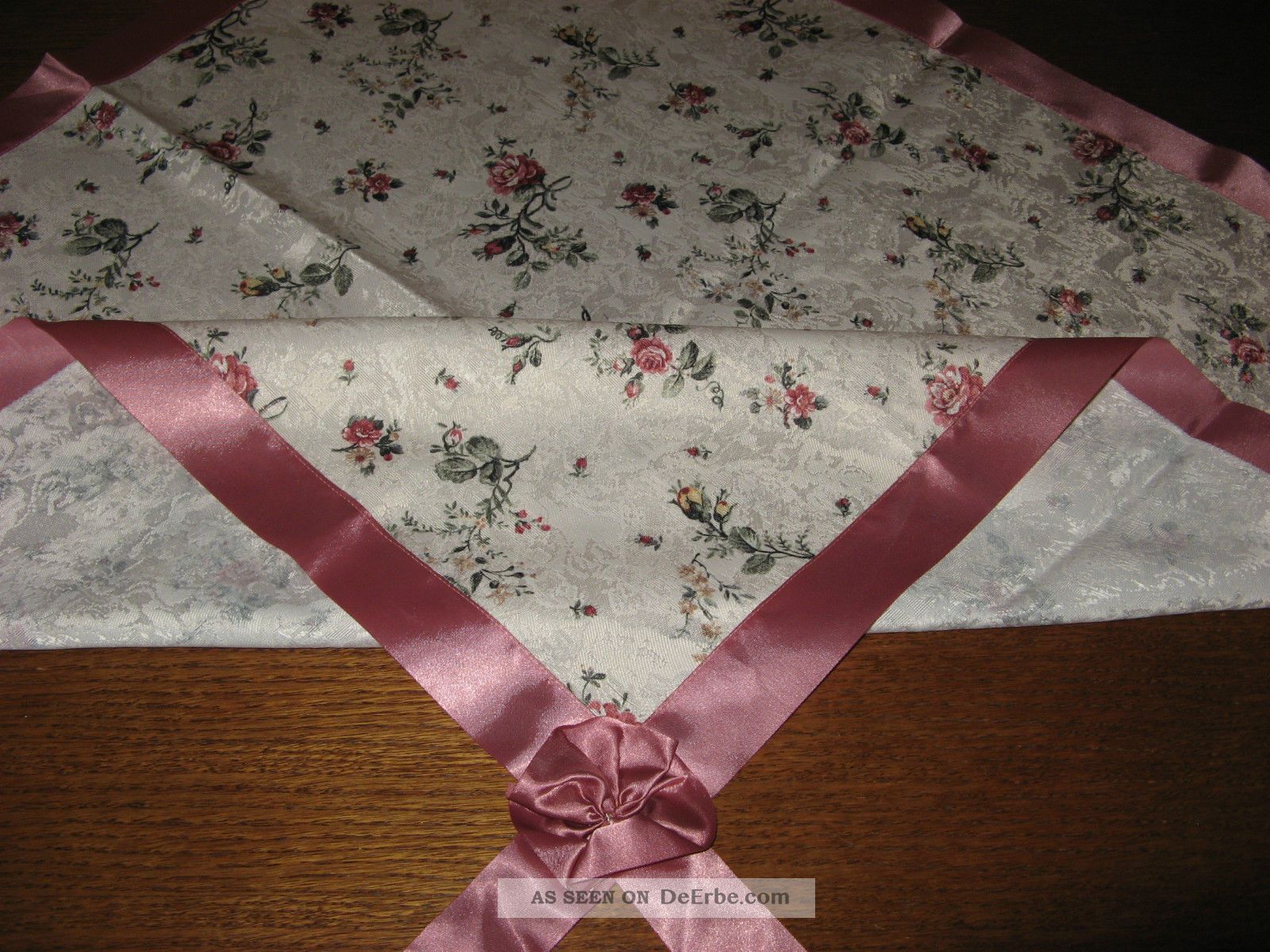 Schöne Mitteldecke - Rosendruck - Satinschleife - Pflegeleicht - Tischdecke Tischdecken Bild