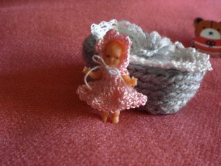 Winziges Rosa Kleid Für Ooak Babys U.  A.  Püppchen Bis Ca.  2,  8 Cm Bild
