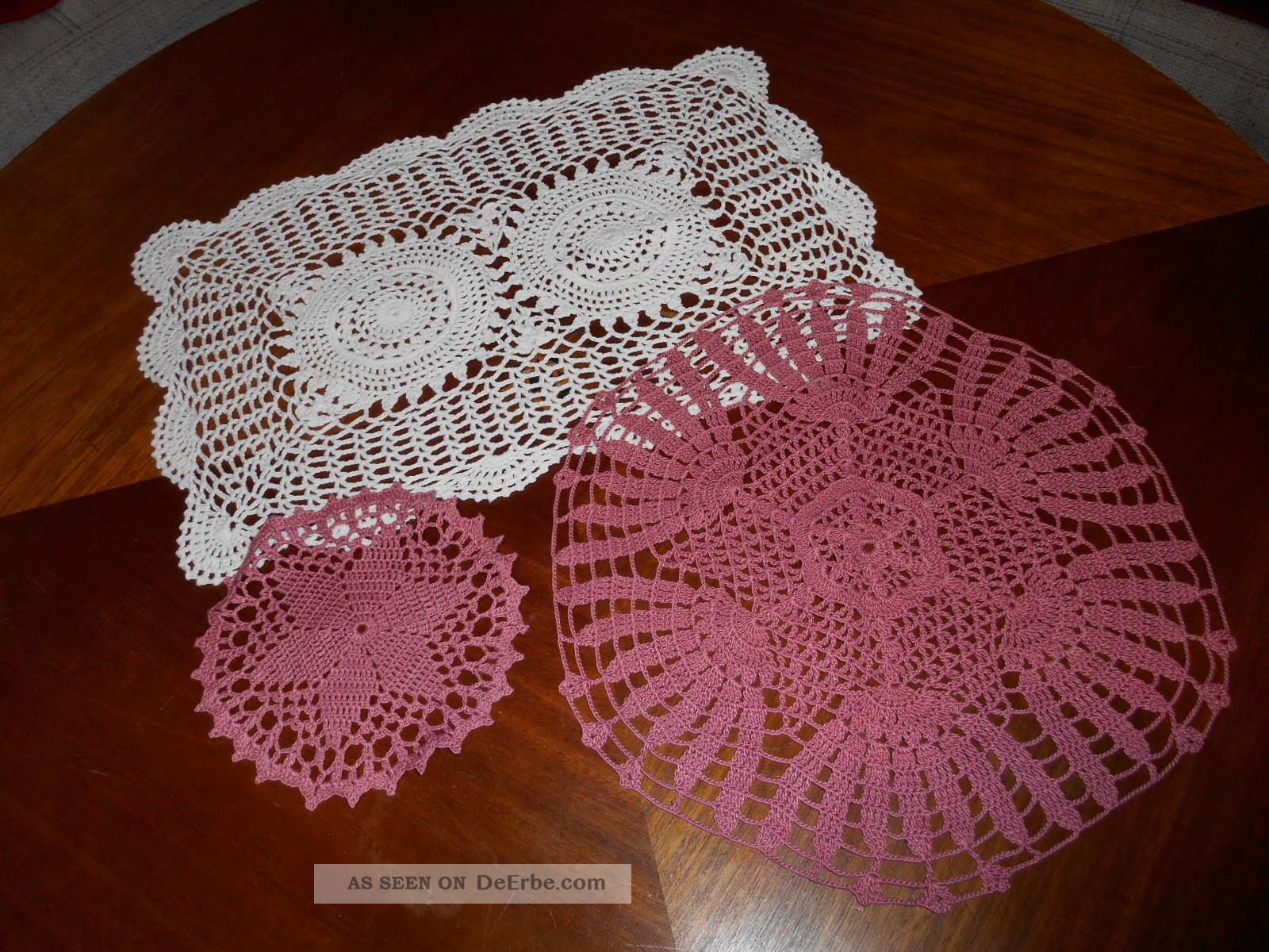 3 Gehäkelte Deckchen - - Handarbeit - - 2 X Altrosa Und 1 X Weiß - - Handarbeit Tischwäsche Bild
