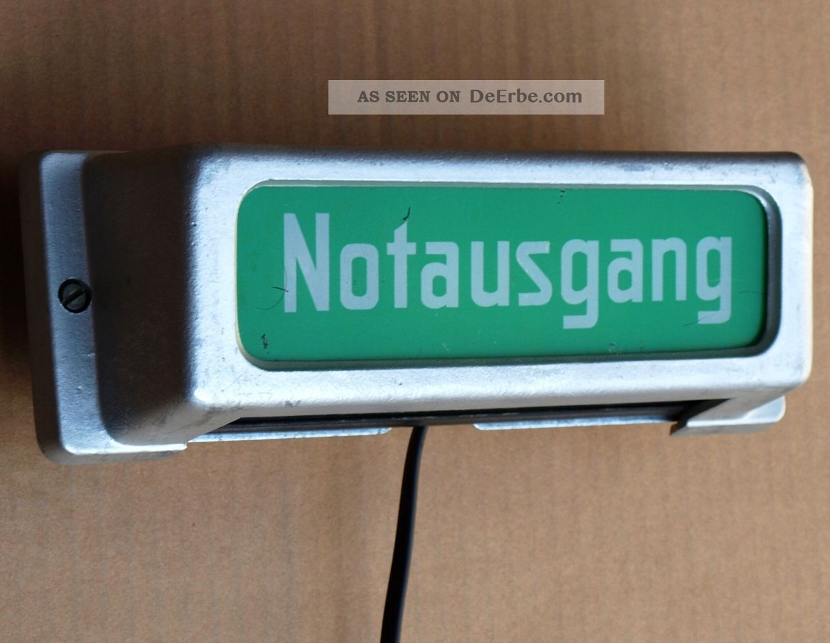 Notausgangsschild Selbstklebend – 30x20 Cm, Aus Robustem PVC, Wasserdicht & UV-beständig Für Innen/ Außen, Mit Klebeband Oder Schraublöchern